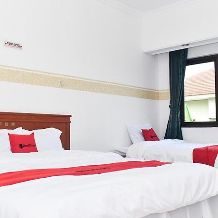Reddoorz Near Lenmarc Mall Surabaya Pradahkalikendal Kültér fotó