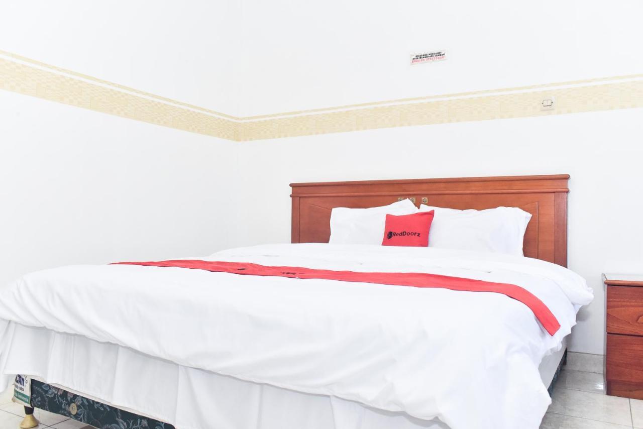 Reddoorz Near Lenmarc Mall Surabaya Pradahkalikendal Kültér fotó
