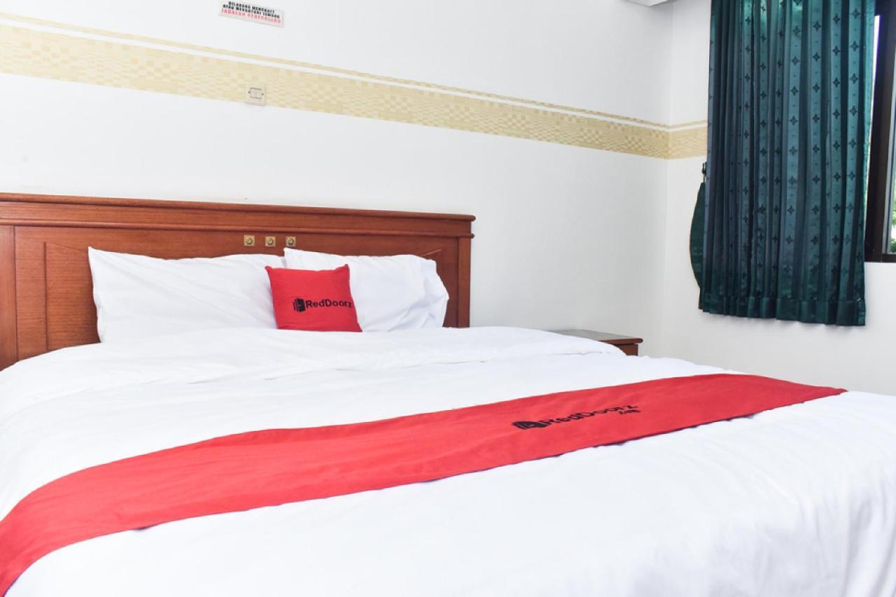 Reddoorz Near Lenmarc Mall Surabaya Pradahkalikendal Kültér fotó