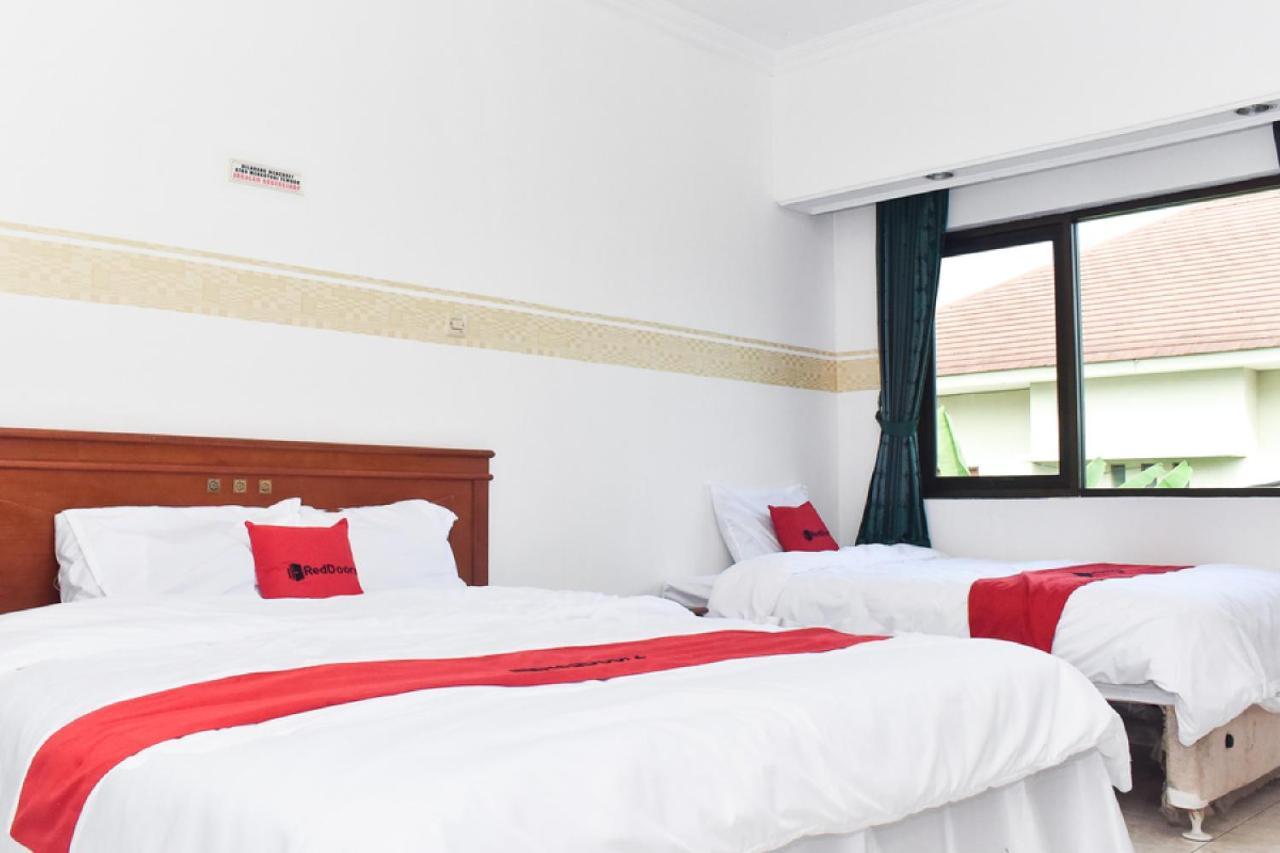 Reddoorz Near Lenmarc Mall Surabaya Pradahkalikendal Kültér fotó