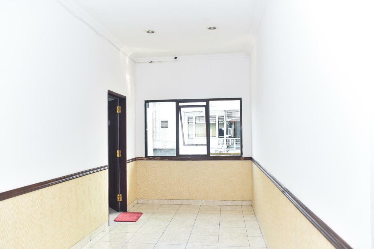 Reddoorz Near Lenmarc Mall Surabaya Pradahkalikendal Kültér fotó