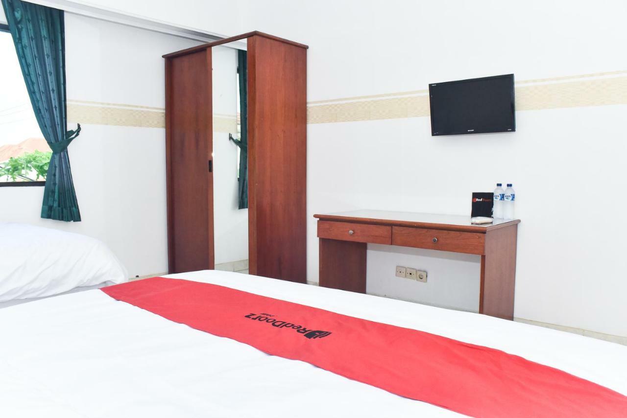 Reddoorz Near Lenmarc Mall Surabaya Pradahkalikendal Kültér fotó
