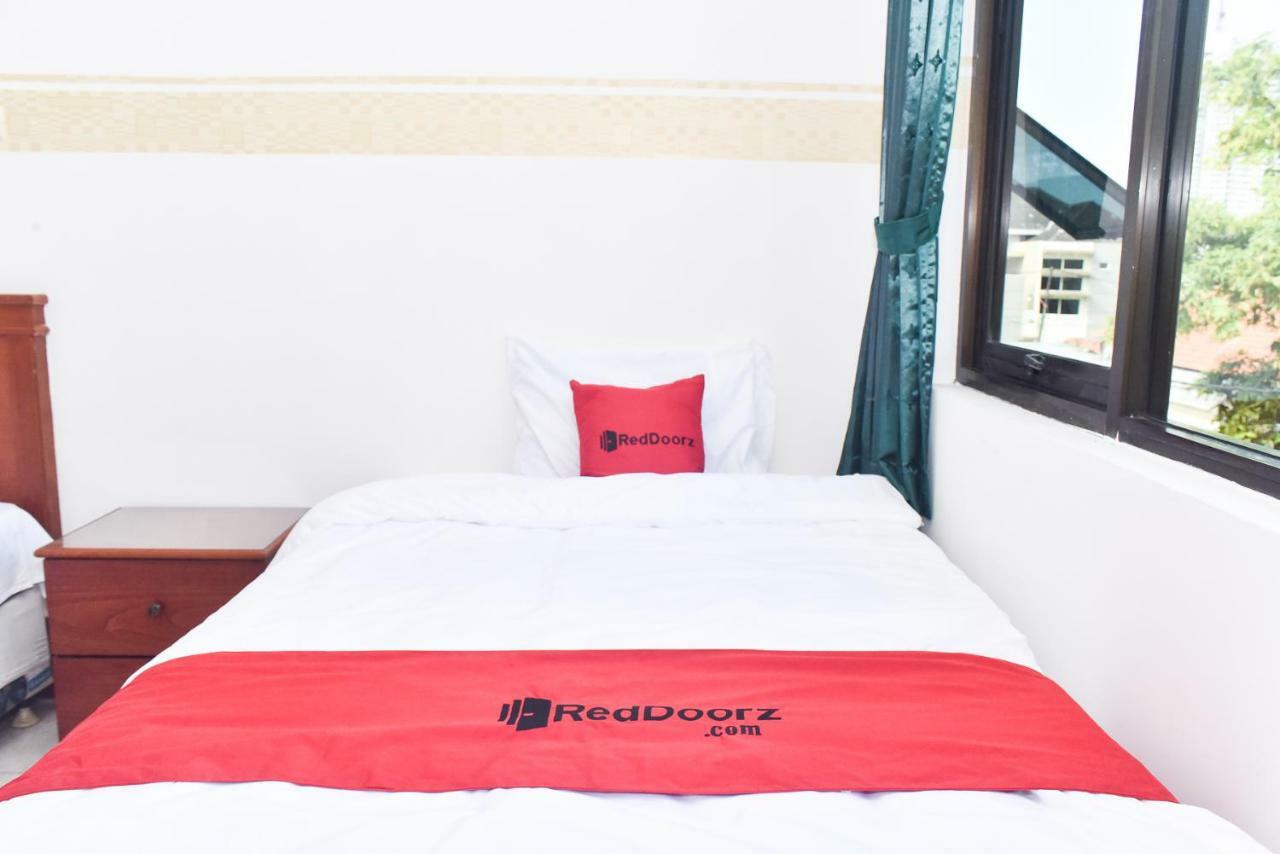 Reddoorz Near Lenmarc Mall Surabaya Pradahkalikendal Kültér fotó