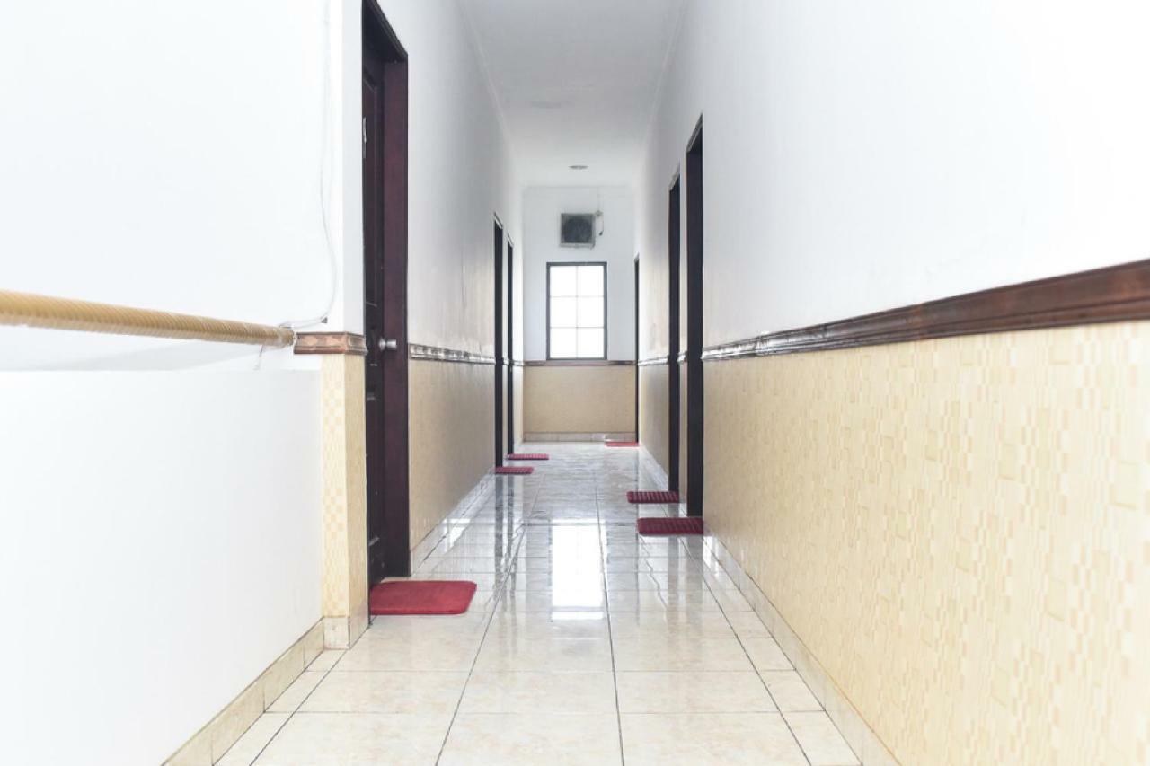 Reddoorz Near Lenmarc Mall Surabaya Pradahkalikendal Kültér fotó