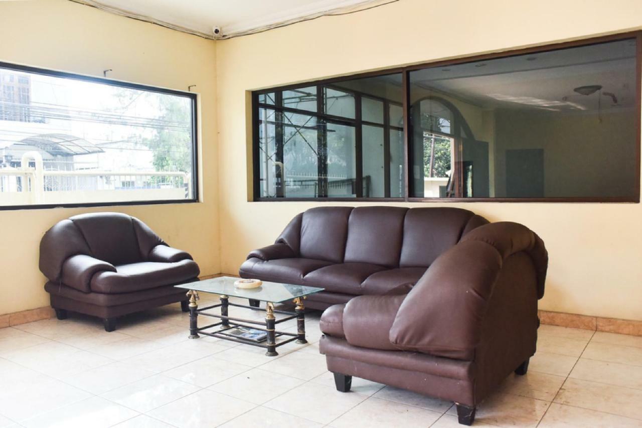 Reddoorz Near Lenmarc Mall Surabaya Pradahkalikendal Kültér fotó